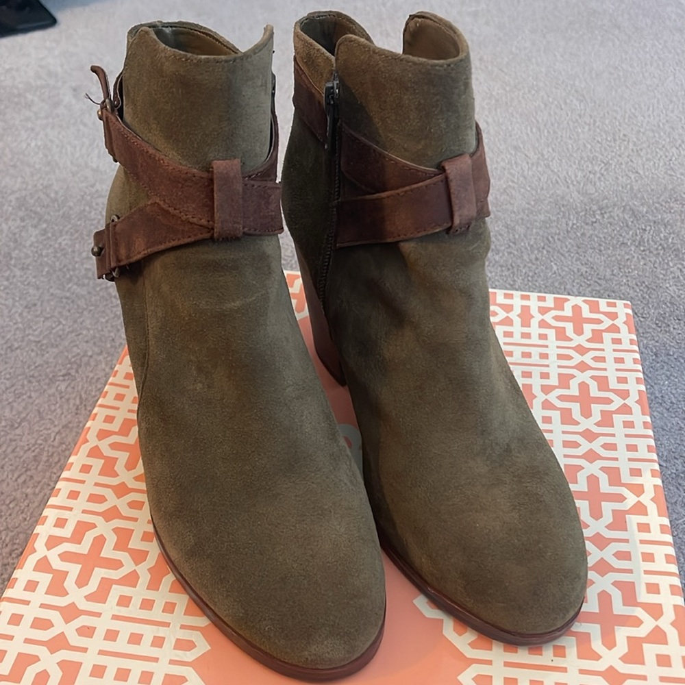 GB-Gianni Bini Buckle-in Bootie